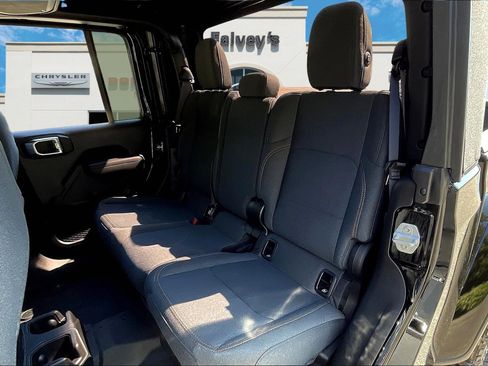 New 2025 Jeep Gladiator Willys image 10