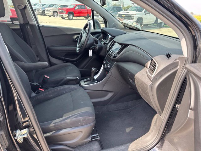 Used 2020 Chevrolet Trax LS w/ Tint and Cruise Package FWD image 9