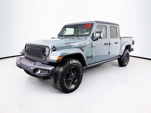 Used 2025 Jeep Gladiator Sport AWD/4WD image 7