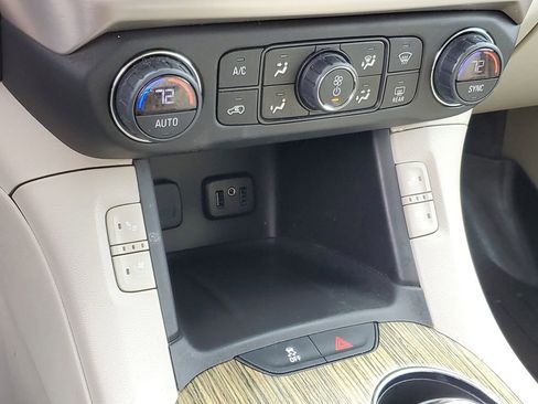 Used 2019 GMC Acadia Denali AWD/4WD image 18