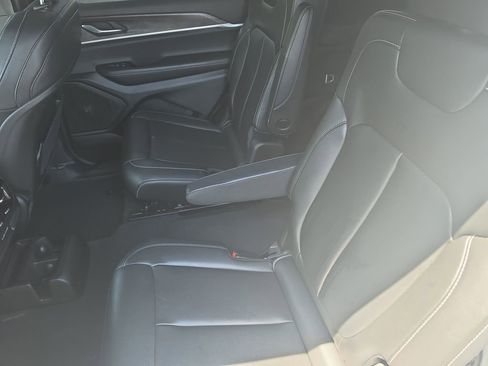 Used 2024 Jeep Grand Cherokee L Limited w/ Black Appearance Package AWD/4WD image 15