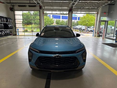 Used 2025 Chevrolet Trax ACTIV w/ Sunroof Package FWD image 2