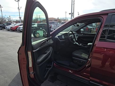 New 2026 Jeep Grand Cherokee Altitude AWD/4WD image 14