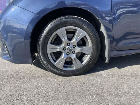 Certified 2020 Toyota Sienna SE w/ SE Preferred Package image 9