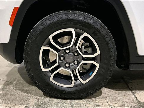 Used 2024 Jeep Grand Cherokee Trailhawk image 8