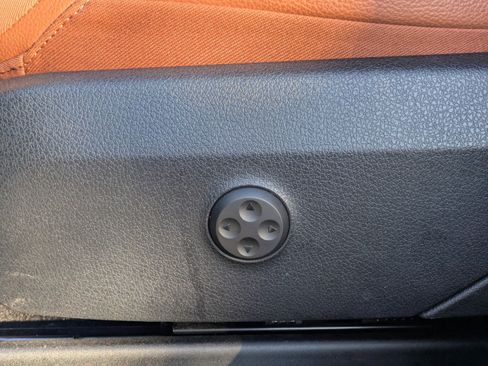 Used 2023 Mercedes-Benz GLC 300 w/ Exclusive Trim Package image 27