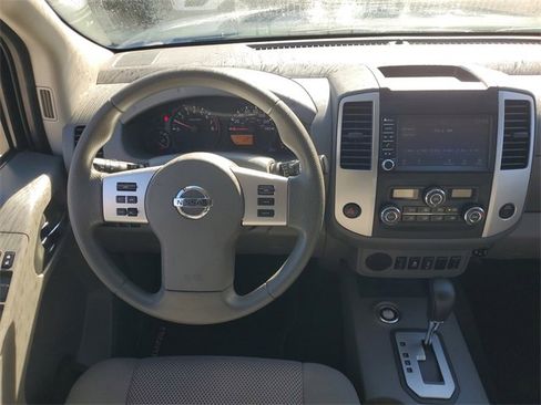 Used 2020 Nissan Frontier SV image 15