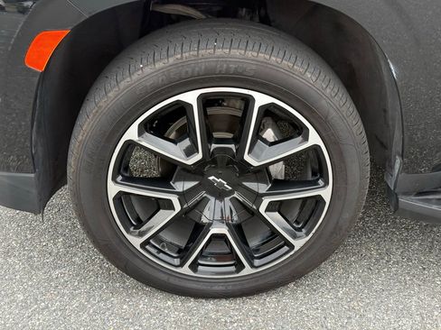Used 2024 Chevrolet Suburban RST w/ Luxury Package RWD image 10
