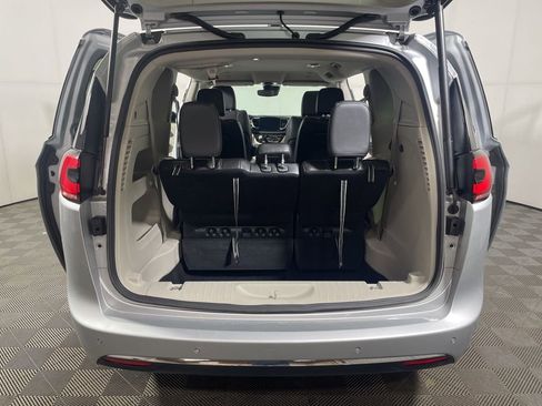 Used 2024 Chrysler Pacifica Touring-L FWD image 20