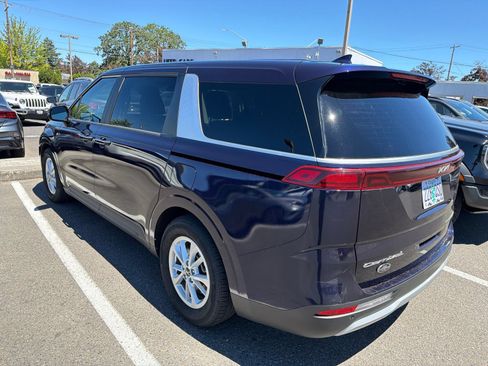Certified 2022 Kia Carnival LX FWD image 6
