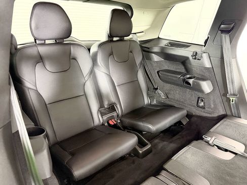 Used 2018 Volvo XC90 T6 Momentum w/ Momentum Plus Package AWD/4WD image 43