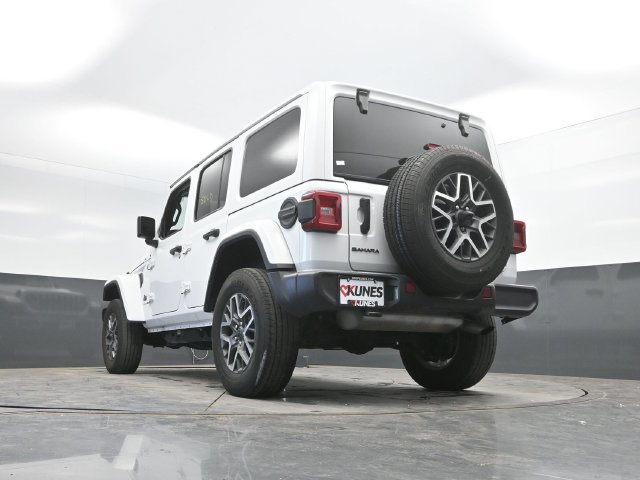 Used 2025 Jeep Wrangler Unlimited Sahara AWD/4WD image 51