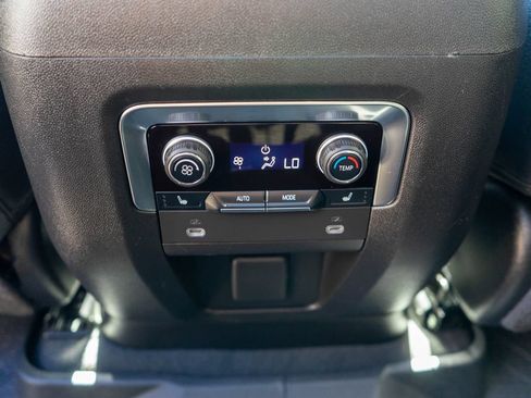 Used 2024 Chevrolet Suburban High Country AWD/4WD image 15