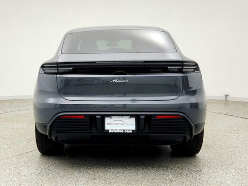 Used 2025 Porsche Macan Electric RWD image 6