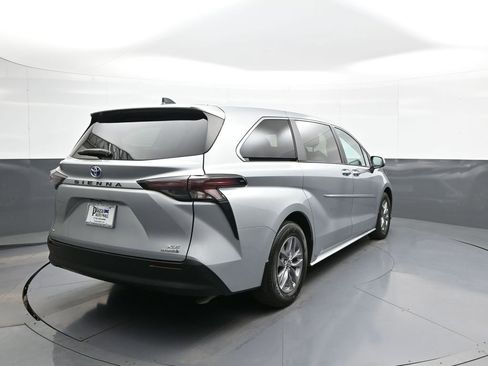 Certified 2024 Toyota Sienna XLE AWD/4WD image 6