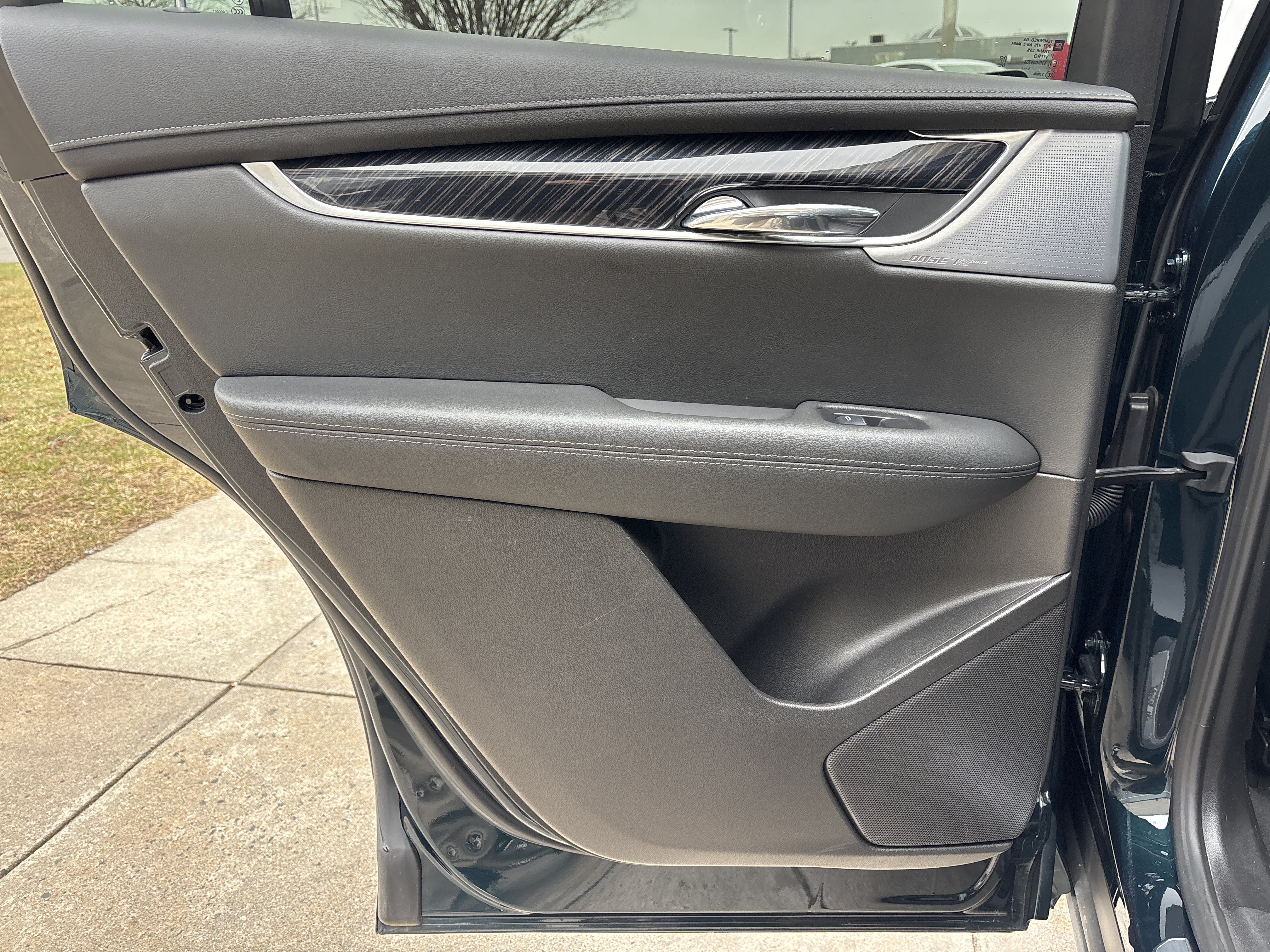 Used 2025 Cadillac XT6 Premium Luxury AWD/4WD image 29