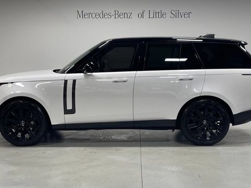 Used 2025 Land Rover Range Rover SE AWD/4WD image 2