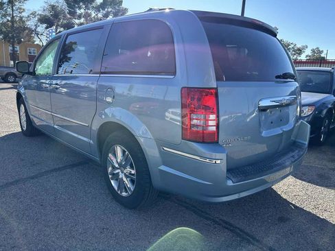 Used 2010 Chrysler Town & Country Limited image 3