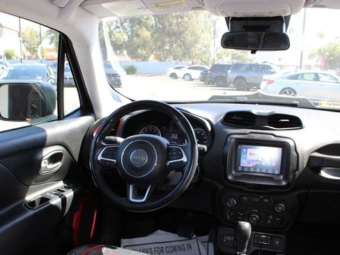 Used 2018 Jeep Renegade Trailhawk AWD/4WD image 19