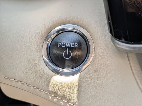 Used 2023 Toyota Highlander Platinum FWD image 19