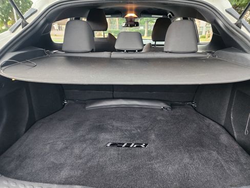 Used 2018 Toyota C-HR XLE FWD image 11