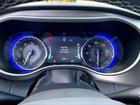 Certified 2024 Chrysler Pacifica Touring-L image 20