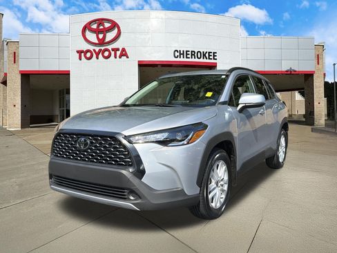 Used 2024 Toyota Corolla Cross LE FWD image 1
