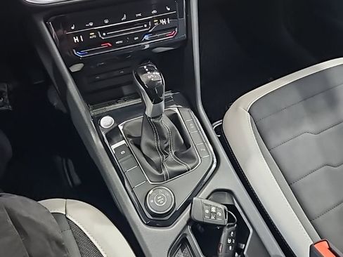 New 2026 Volkswagen Taos SE image 31