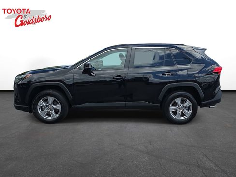 Used 2022 Toyota RAV4 XLE w/ Convenience Package FWD image 8