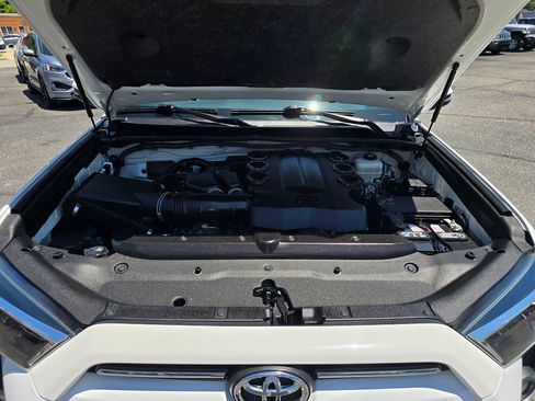 Used 2020 Toyota 4Runner SR5 Premium w/ Moonroof Package AWD/4WD image 27