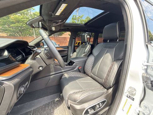 Used 2025 Jeep Grand Cherokee Summit AWD/4WD image 12