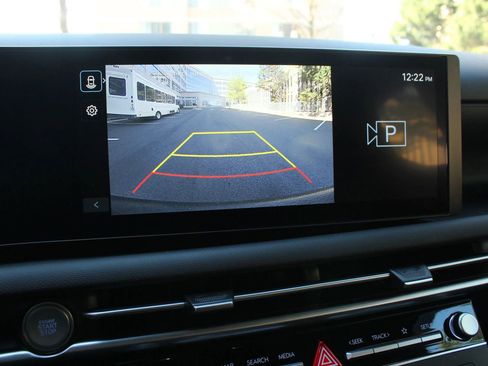 Used 2025 Hyundai Santa Cruz SE image 33