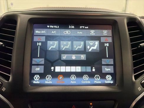Used 2022 Jeep Cherokee Trailhawk w/ Premium Leather Package image 25
