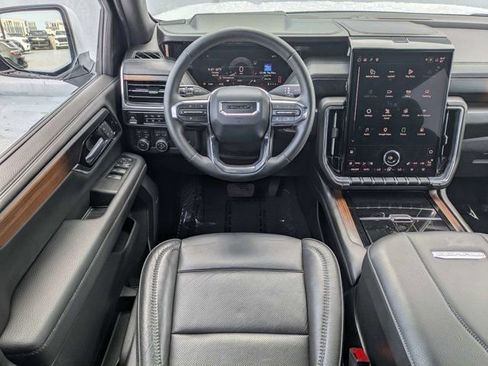 Used 2025 GMC Yukon XL Denali AWD/4WD image 18