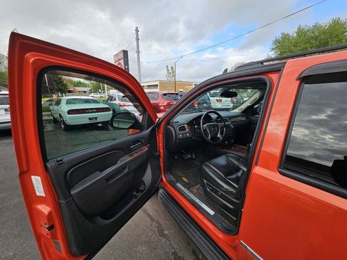 Used 2011 Chevrolet Avalanche LTZ AWD/4WD image 19