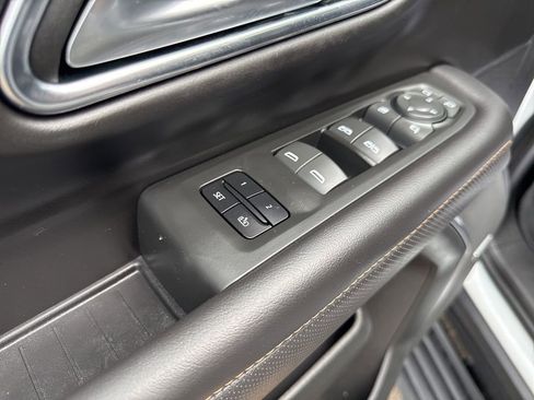 Used 2022 GMC Yukon AT4 AWD/4WD image 16