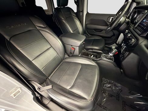 Used 2023 Jeep Wrangler Unlimited Sahara AWD/4WD image 15