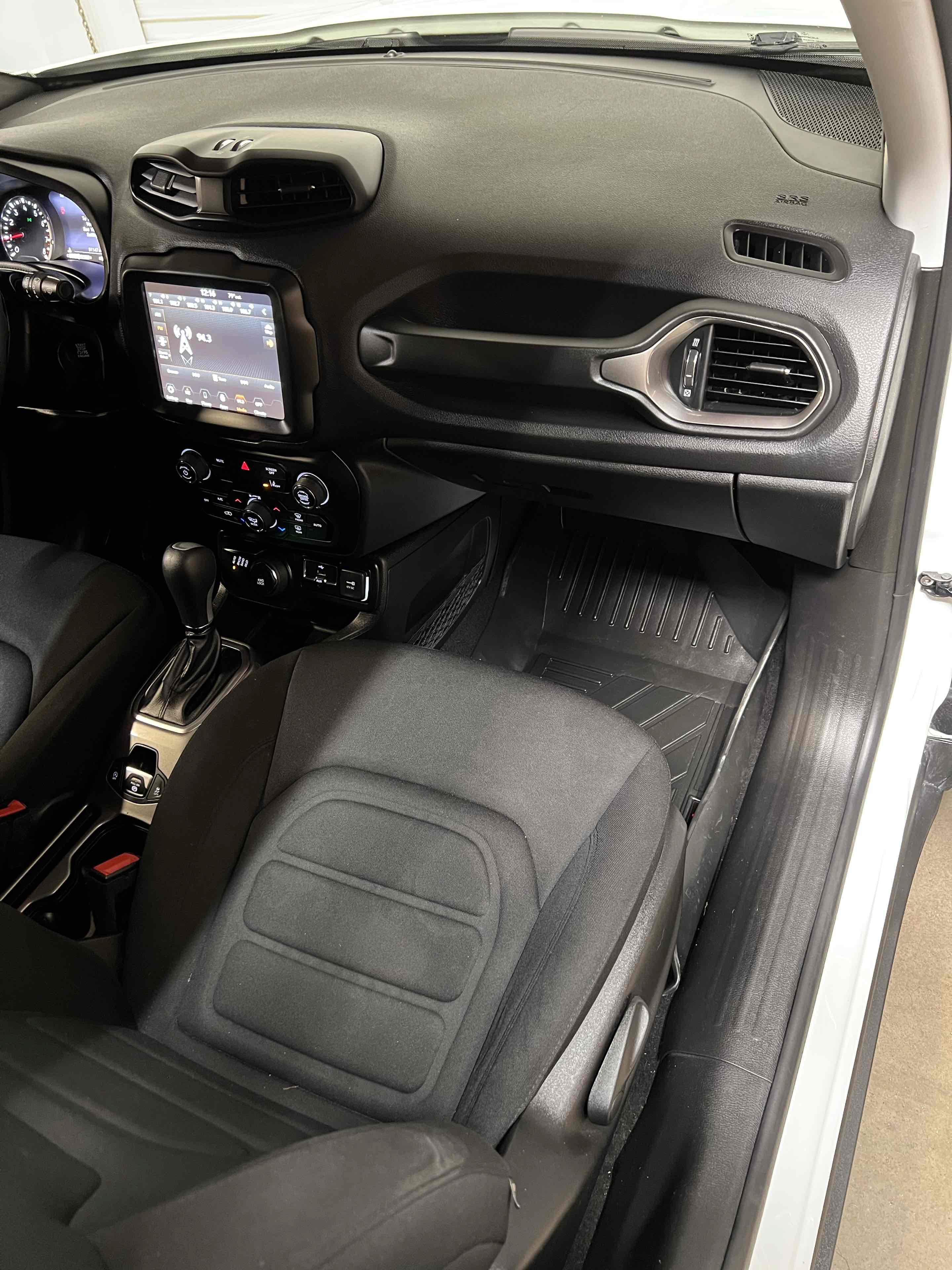 Used 2022 Jeep Renegade Latitude AWD/4WD image 33
