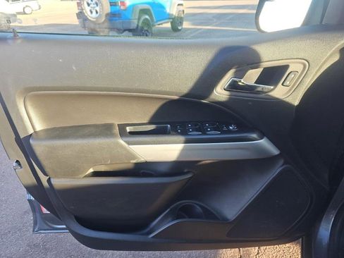 Used 2022 Chevrolet Colorado LT w/ LT Convenience Package image 10