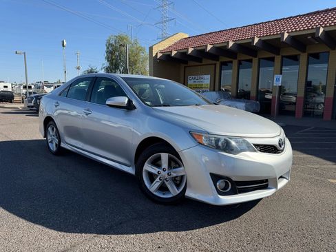 Used 2012 Toyota Camry SE image 1