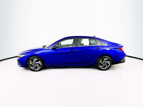 Used 2025 Hyundai Elantra Limited FWD image 4