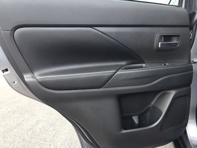 Used 2016 Mitsubishi Outlander GT AWD/4WD image 22