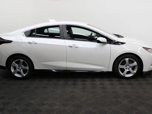 Used 2016 Chevrolet Volt LT w/ Comfort Package image 4