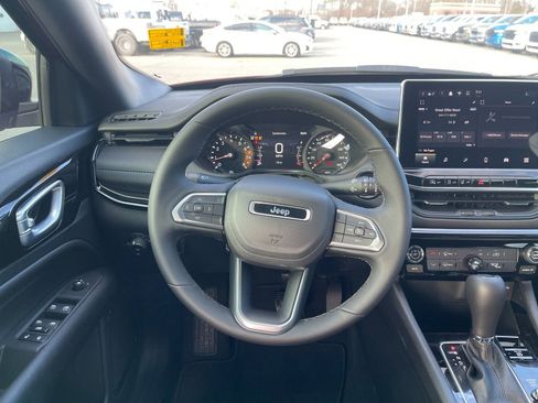 New 2026 Jeep Compass Latitude image 15