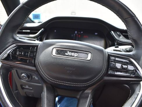 Used 2022 Jeep Grand Cherokee Overland AWD/4WD image 11
