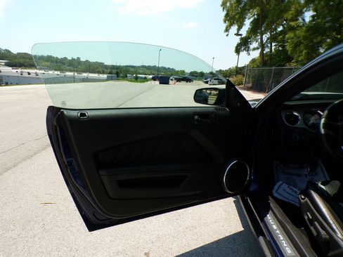 Used 2010 Ford Mustang GT RWD image 17
