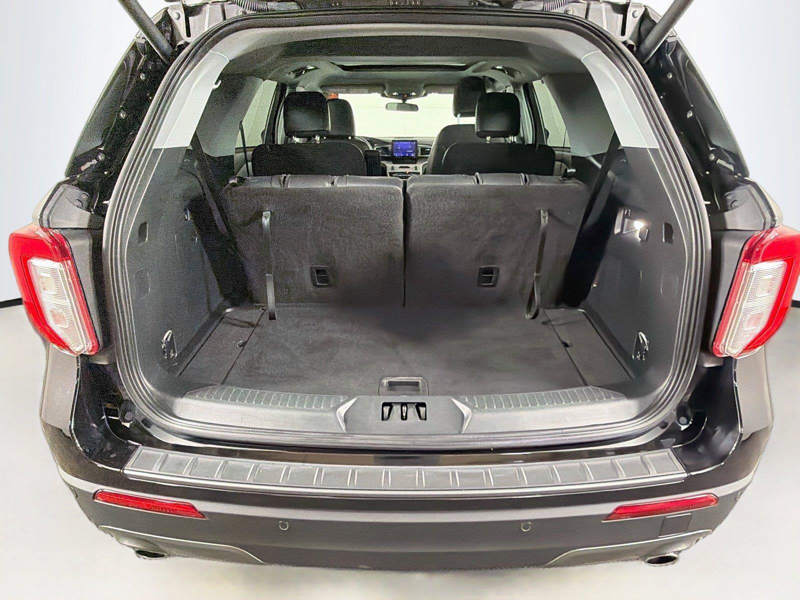 Used 2023 Ford Explorer XLT w/ Equipment Group 202A AWD/4WD image 14