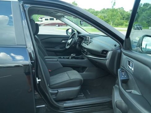 Used 2024 Nissan Rogue SV FWD image 20