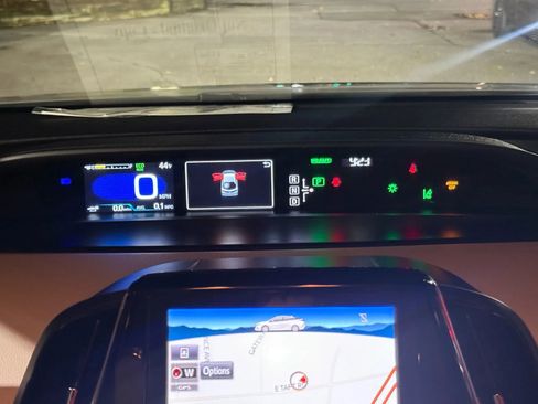 Used 2017 Toyota Prius Prime Premium image 39