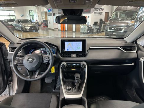 Used 2025 Toyota RAV4 LE AWD/4WD image 15